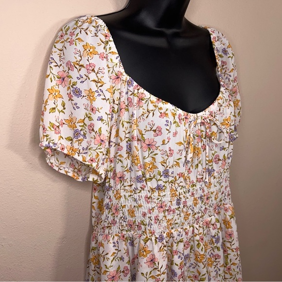 Juniors XL City Triangles White Purple Yellow Floral Romper Lightweight Stretch - Picture 5 of 15